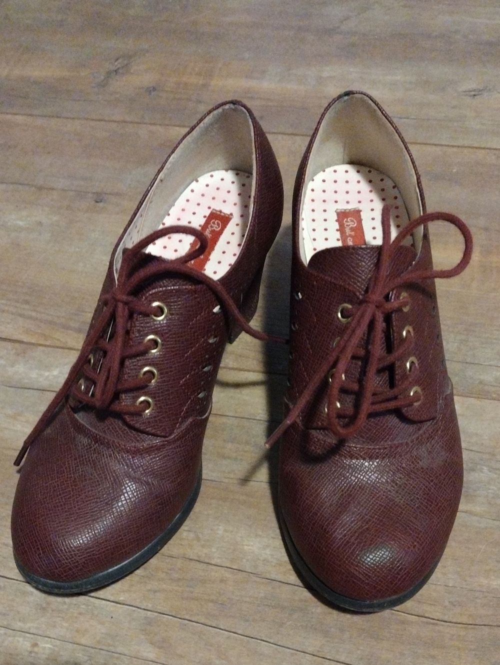 Women's Lace-Up Oxford Heels in Burgundy